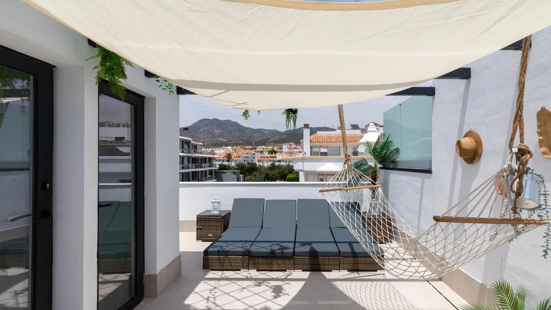 Apartment Luxury Townhouse With Rooftop Infinity Pool And Ocean Views Torremolinos Spain